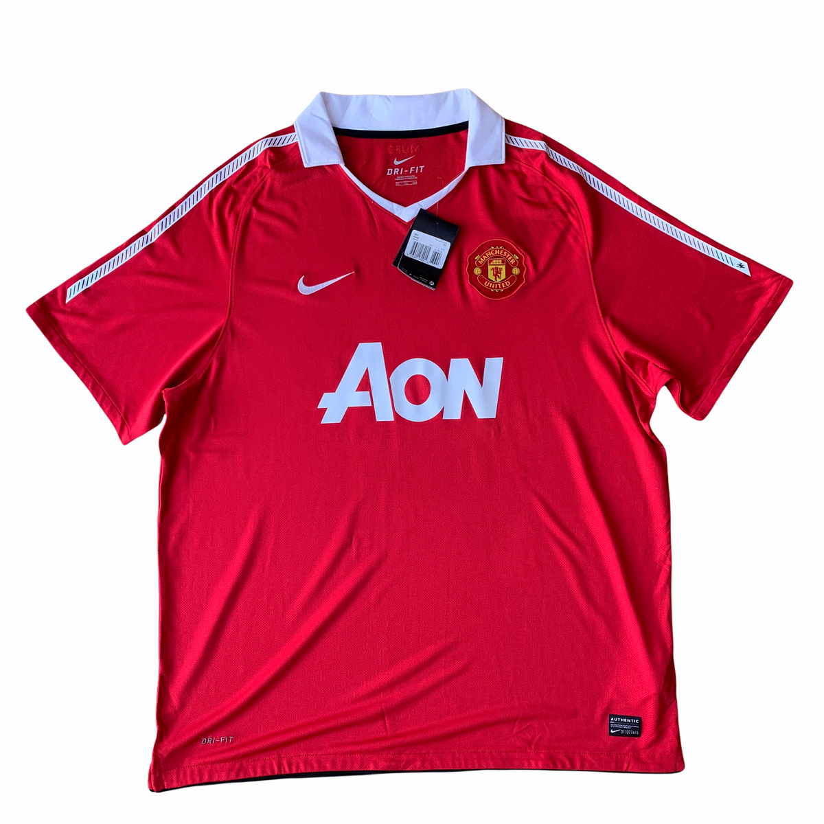 Manchester united aon sales shirt