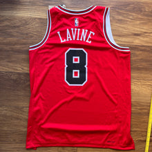 Nike Chicago Bulls Zach
Lavine Icon Edition
Swingman Jersey Sz Med
DN2000-657