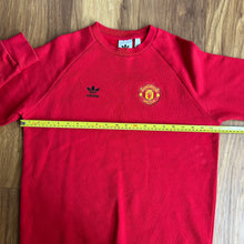 Manchester United Essentials Trefoil Crew Sweatshirt - S