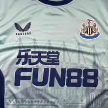 2022 23 Newcastle United pre-match training football shirt Castore - S