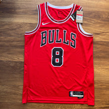 Nike Chicago Bulls Zach
Lavine Icon Edition
Swingman Jersey Sz Med
DN2000-657