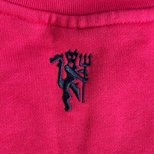 Manchester United Essentials Trefoil Crew Sweatshirt - S
