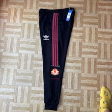 DEFECT upside crest Manchester United Joggers BNWT - S