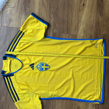 2022 Sweden home football shirt Adidas - M