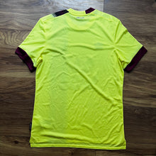 2023 24 Burnley away football shirt Umbro - M