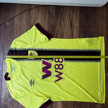 2023 24 Burnley away football shirt Umbro - M