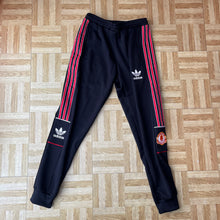 DEFECT upside crest Manchester United Joggers BNWT - S