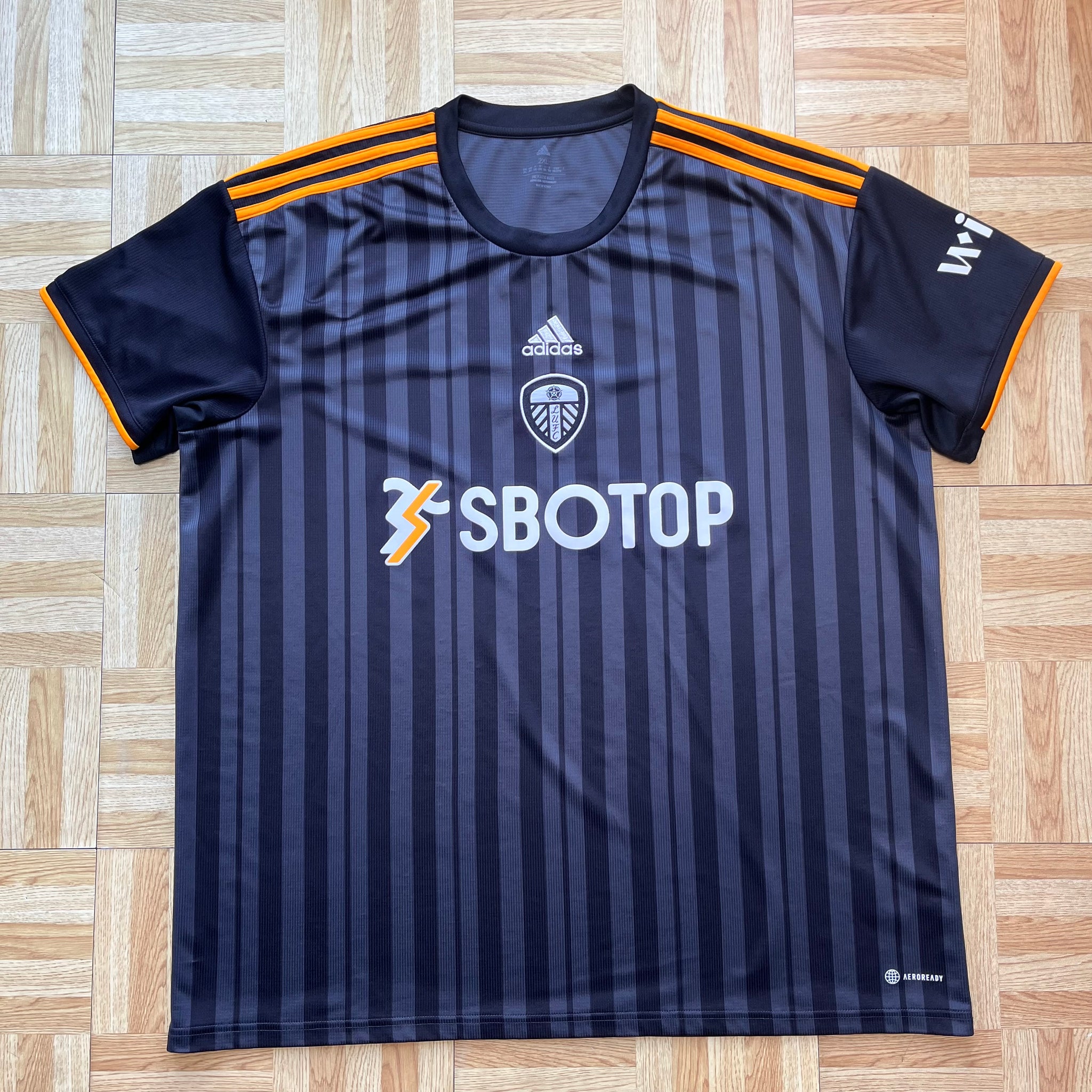 Maillot d'entraînement Leeds United gamme pro 2022-23 – RR Store Online Maillot d'entraînement Leeds United gamme pro 2022-23 – RR Store Online