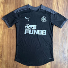 2018 19 Newcastle United training football shirt Puma - S