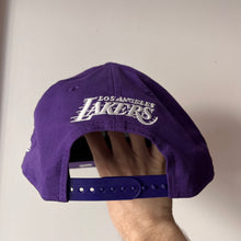 Los Angeles Lakers New Era 9FIFTY Patch Snapback Cap – Purple S/M – rear snap fastening