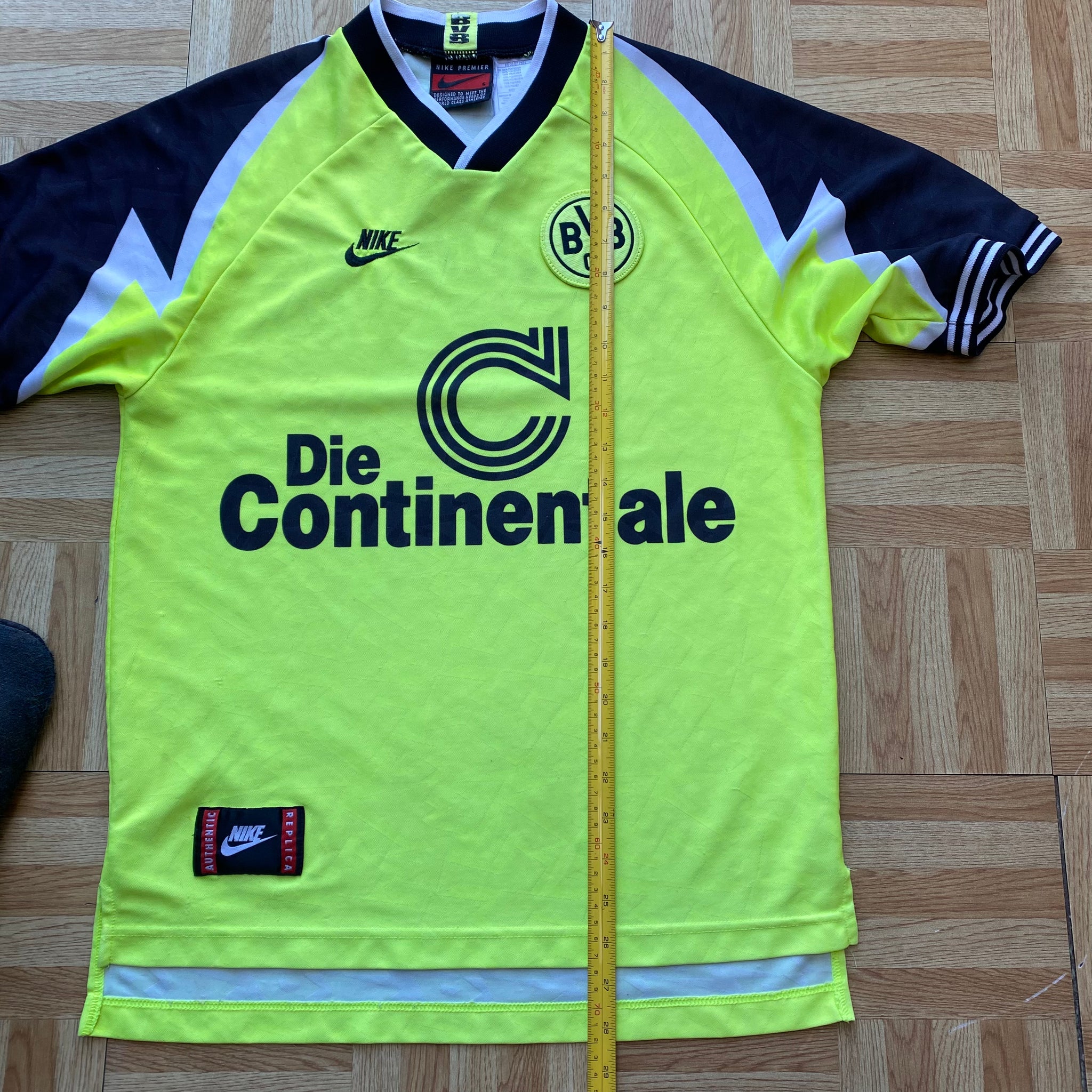 1995 96 Borussia Dortmund home football shirt Nike Vintage 1995 96 Borussia Dortmund home football shirt Nike Vintage